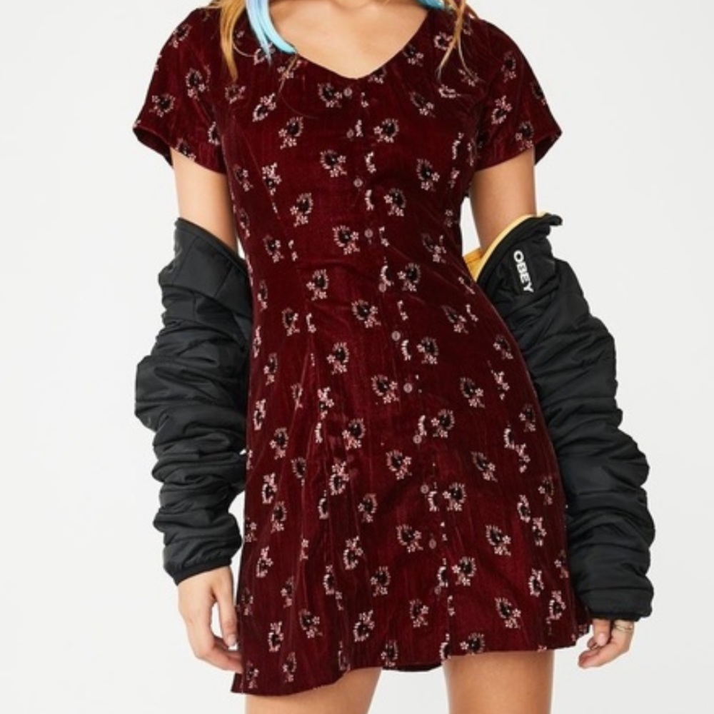 NWOT Velvet Rouge Dress in Size Medium